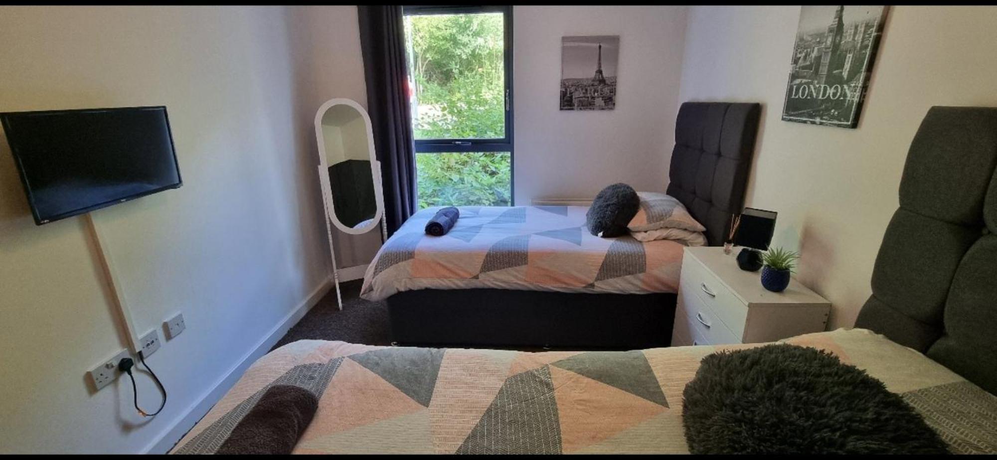 Brentwood Town Retreat - Large 2 Bedroom Apartment Екстериор снимка