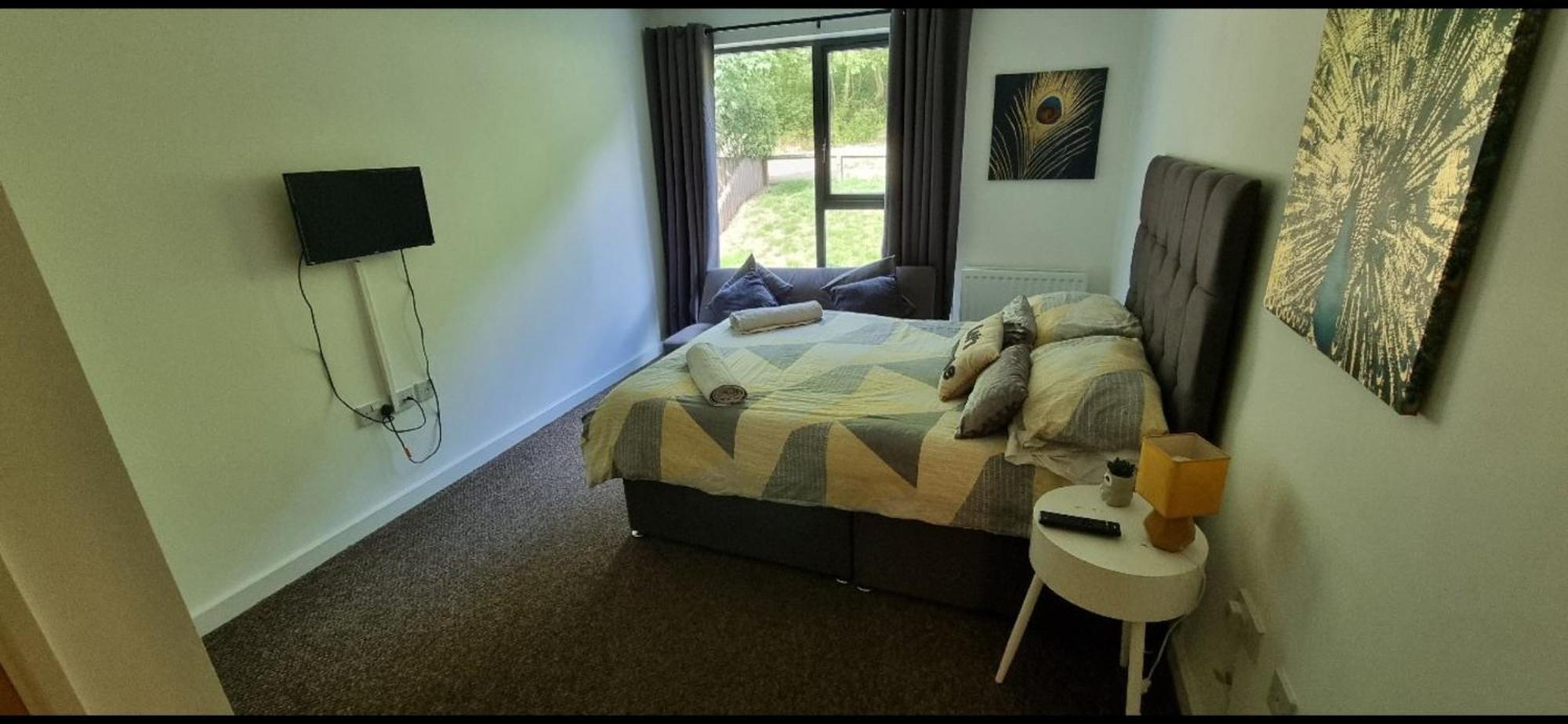 Brentwood Town Retreat - Large 2 Bedroom Apartment Стая снимка