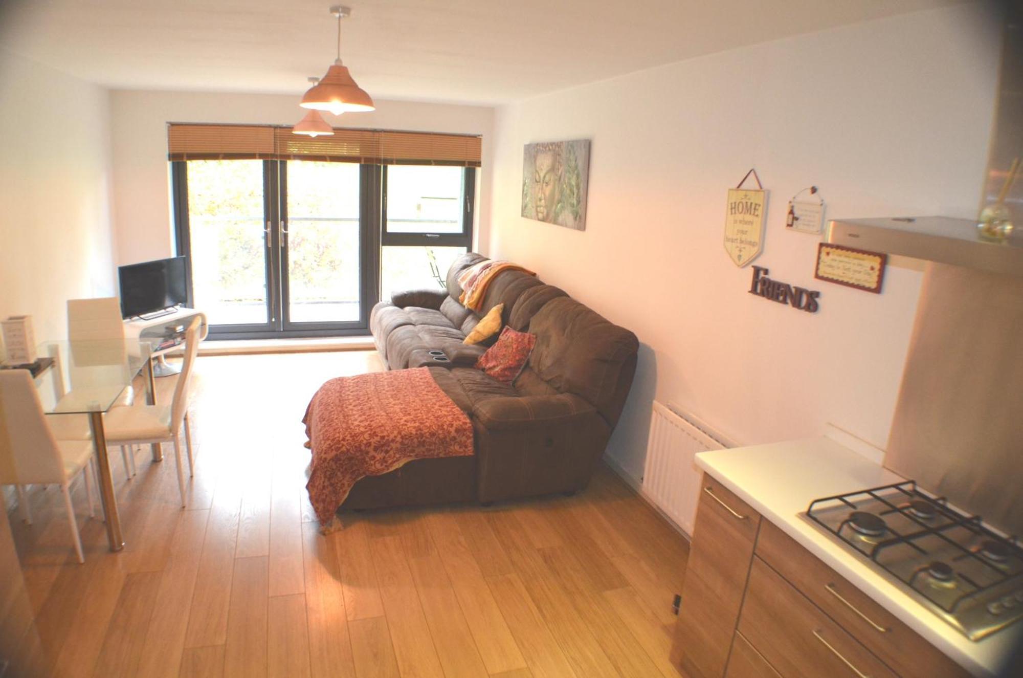 Brentwood Town Retreat - Large 2 Bedroom Apartment Стая снимка