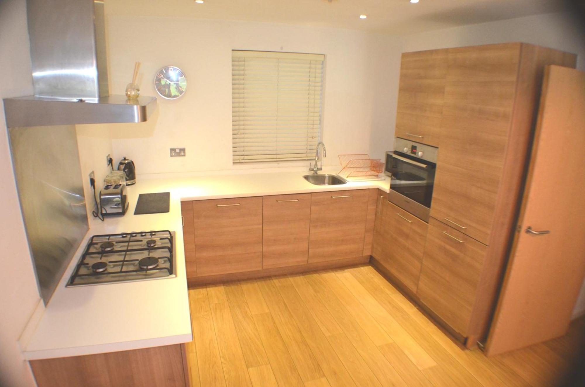 Brentwood Town Retreat - Large 2 Bedroom Apartment Екстериор снимка