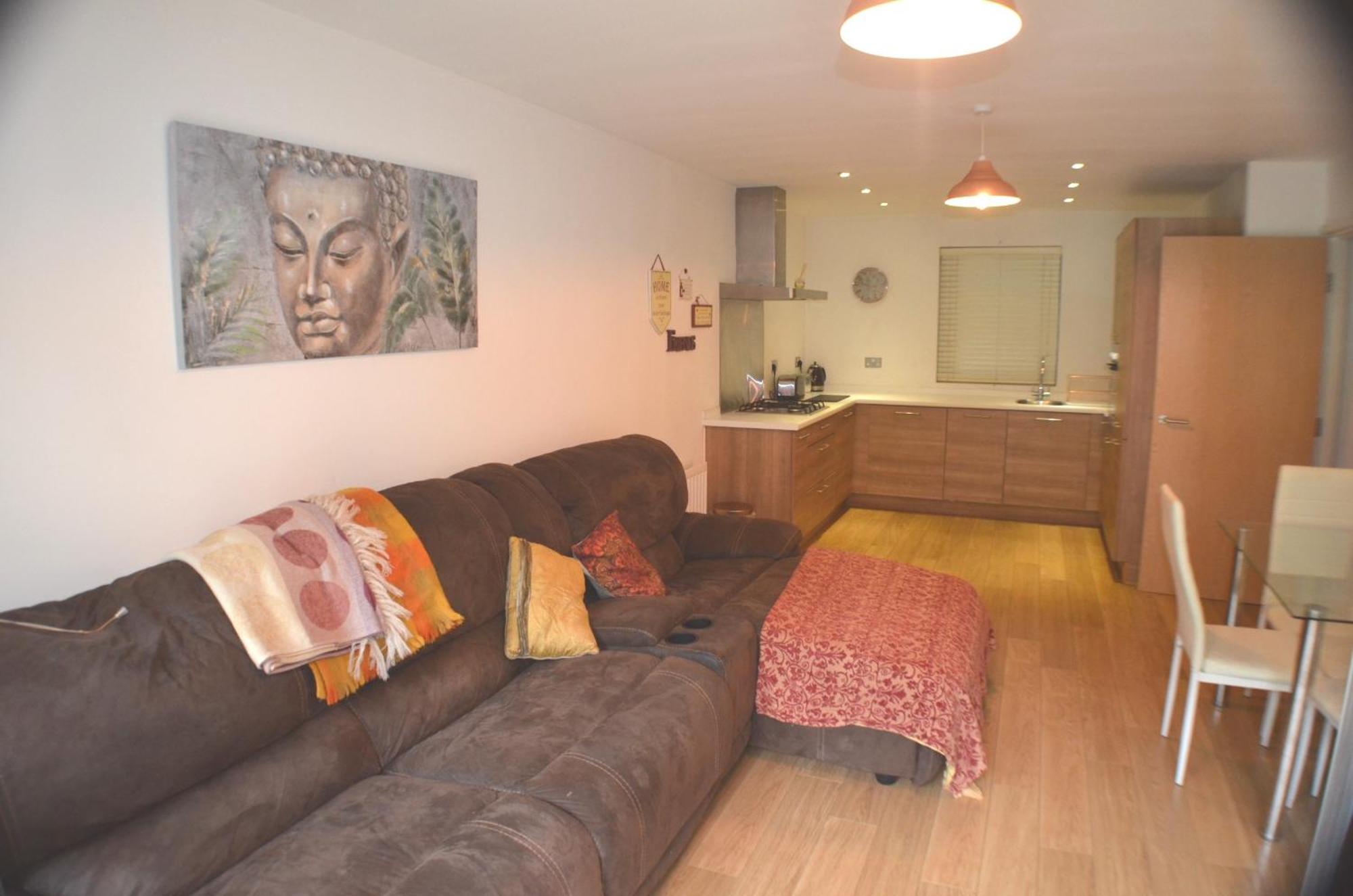 Brentwood Town Retreat - Large 2 Bedroom Apartment Екстериор снимка