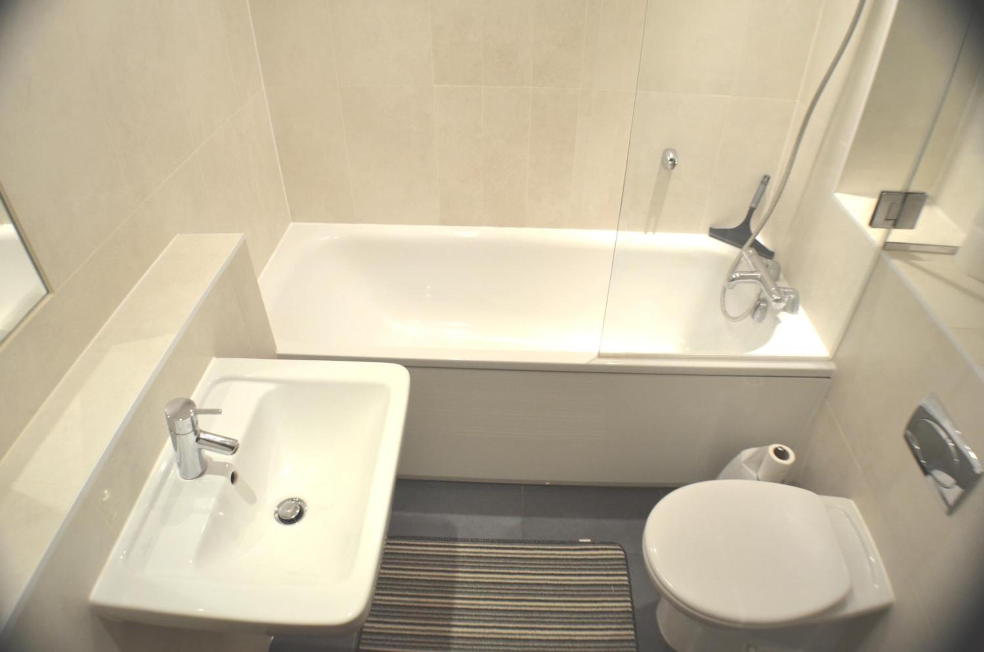 Brentwood Town Retreat - Large 2 Bedroom Apartment Екстериор снимка